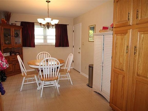 4th image of 3009 Meadowcrest Ln