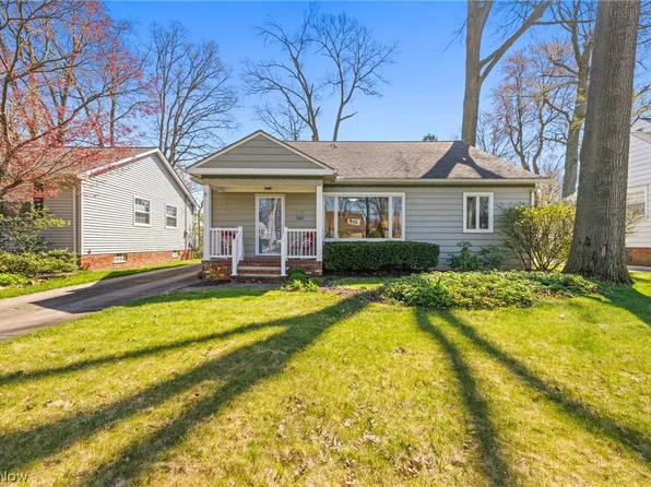 575 Parkside Dr, Bay Village, OH 44140