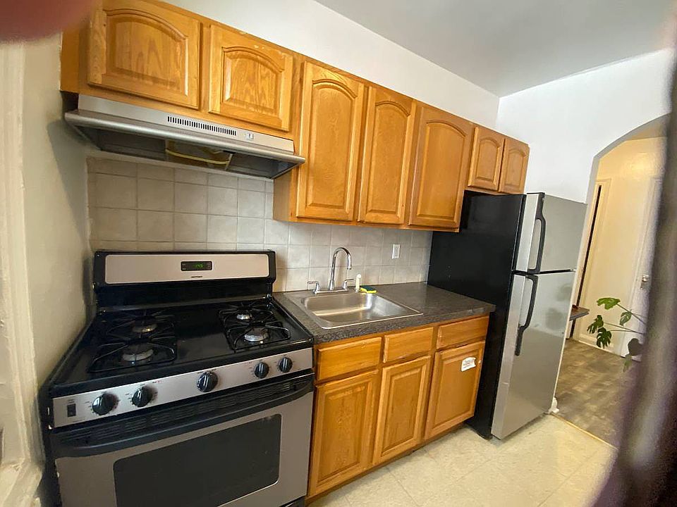 1st image of 40 Clarkson Ave APT 1H