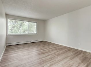 10715 112th St NW #6, Edmonton, AB T5H 3H2