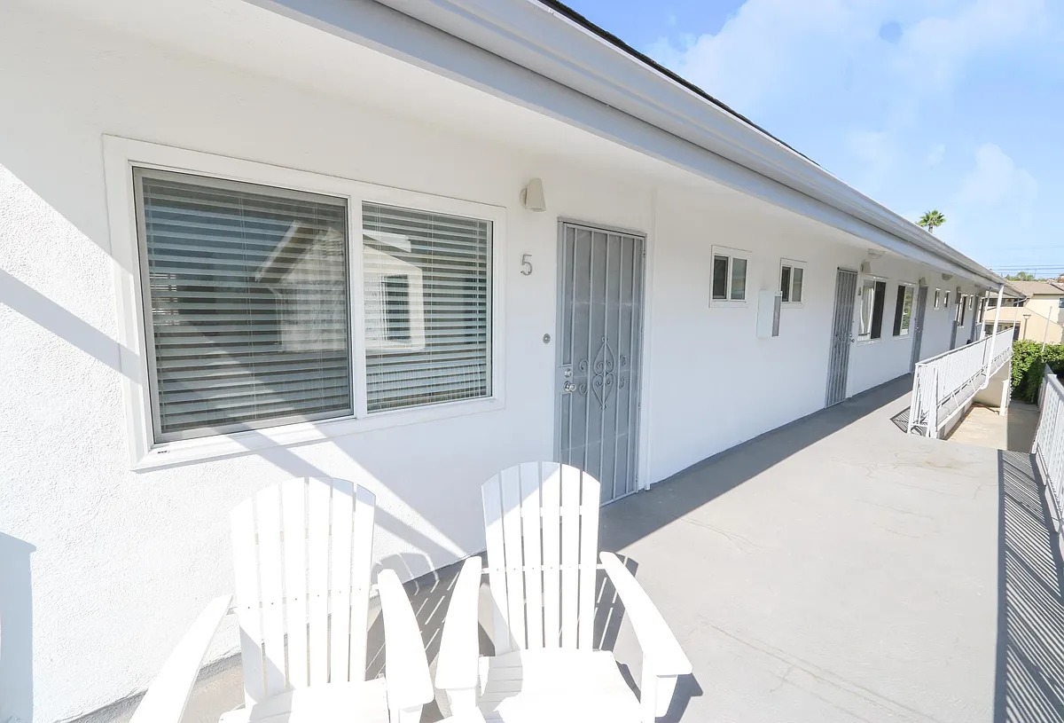 Building Photo - 833 E Sunrise Blvd #9
