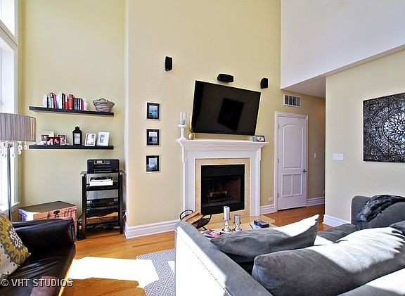 4th image of 6124 N Broadway St #5N