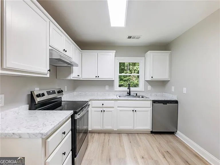 2862 Argyle Dr NW — Photo 5