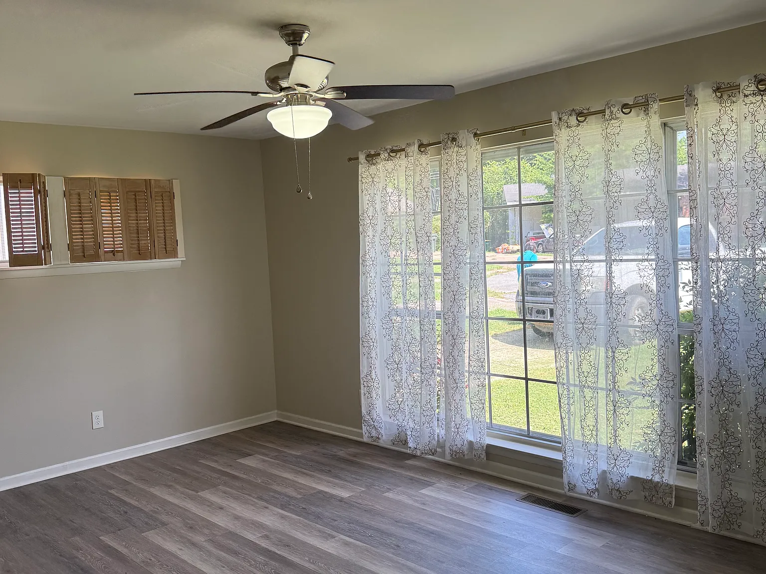 2 bed, 1000 sqft, $1,000 — Photo 1