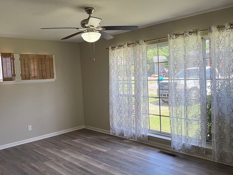 1st image of 7 Bobolink Cir #W