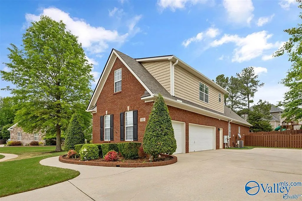 4 bed, 4.0 bath, 3450 sqft, $3,490 — Photo 3