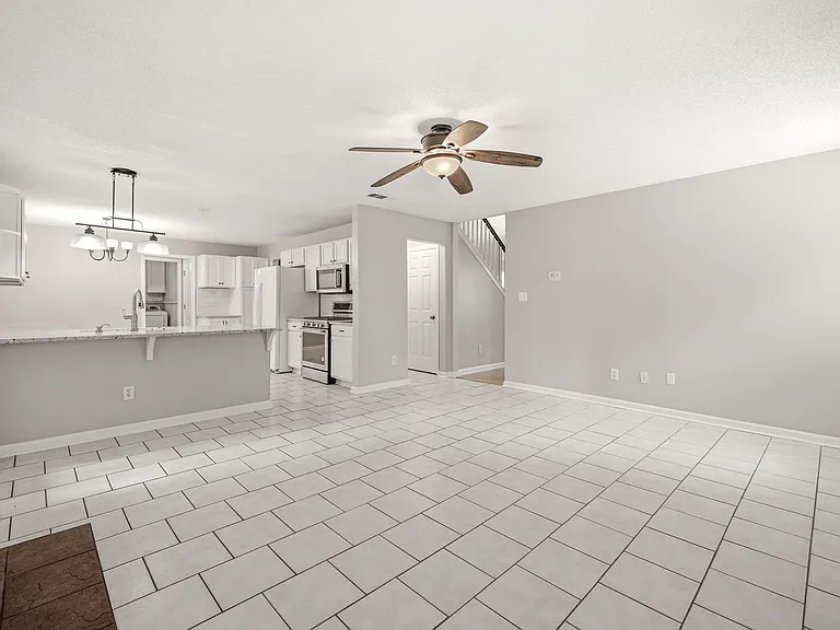 6330 N Glen Dr — Photo 9