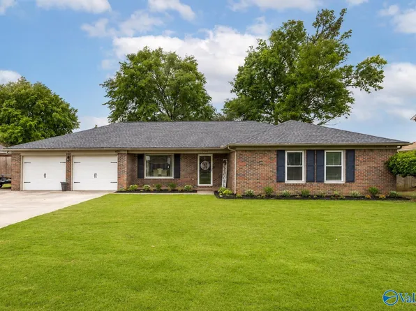 2205 Victoria Dr SW, Decatur, AL 35603