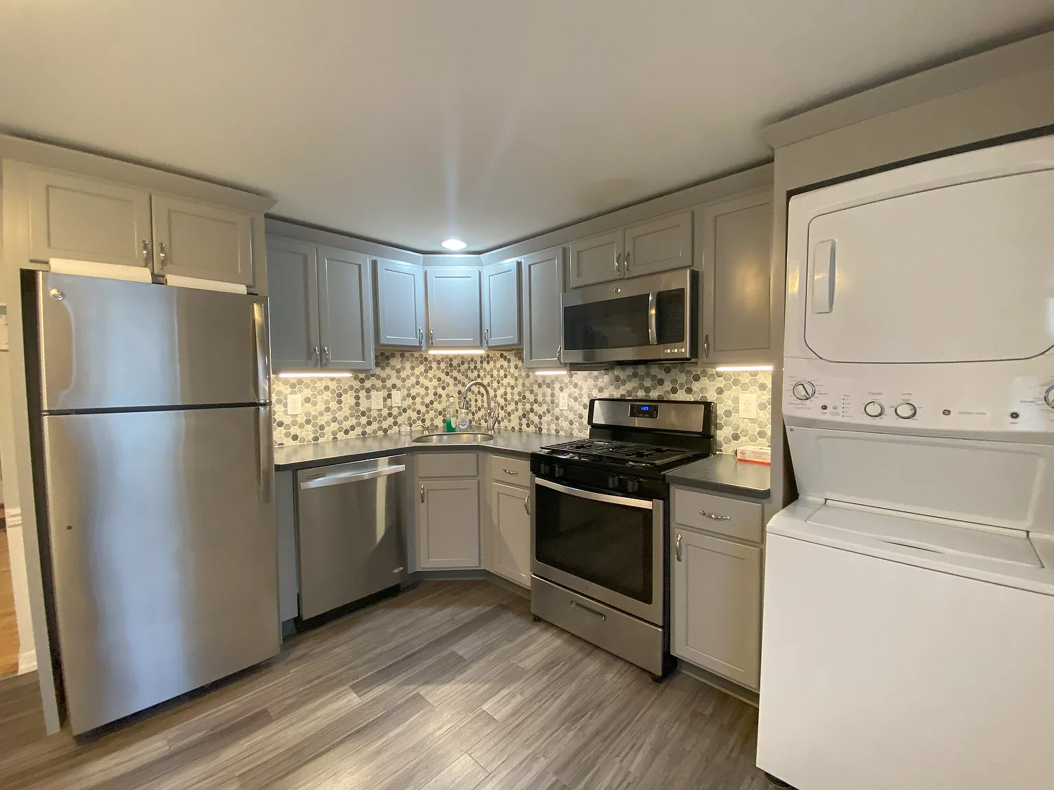 2 bed, 750 sqft, $1,750 — Photo 1