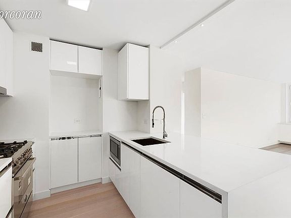 5th image of 301 W 53rd St APT 14B