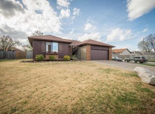 315 Hillcrest Ave, Nixa, MO 65714