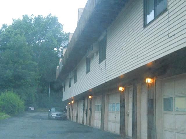 2nd image of 531 Meriden Rd Unit 8