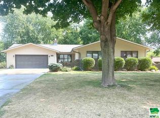 546 11th Ave NE, Sioux Center, IA 51250