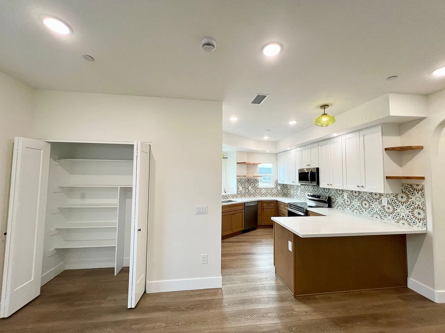 665-69 Townsite Dr * - — Photo 3