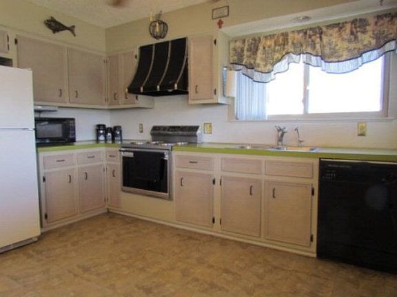 4th image of 416 E 51st St