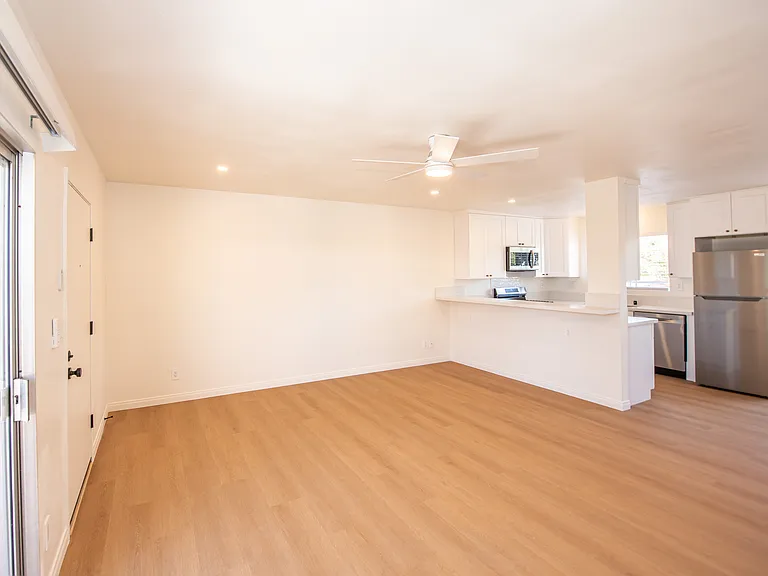 Valeria Apartments — Photo 22
