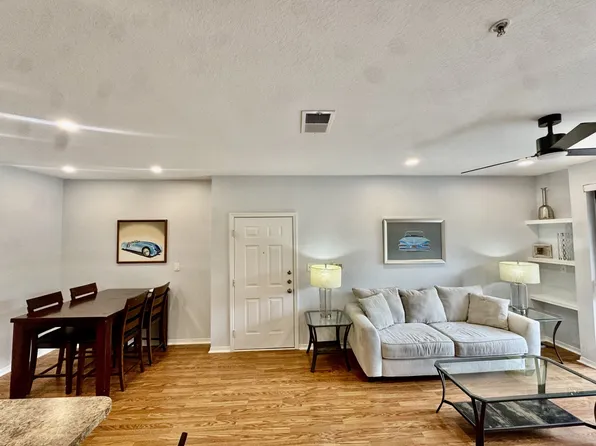 8377 38th Street Cir E, Sarasota, FL