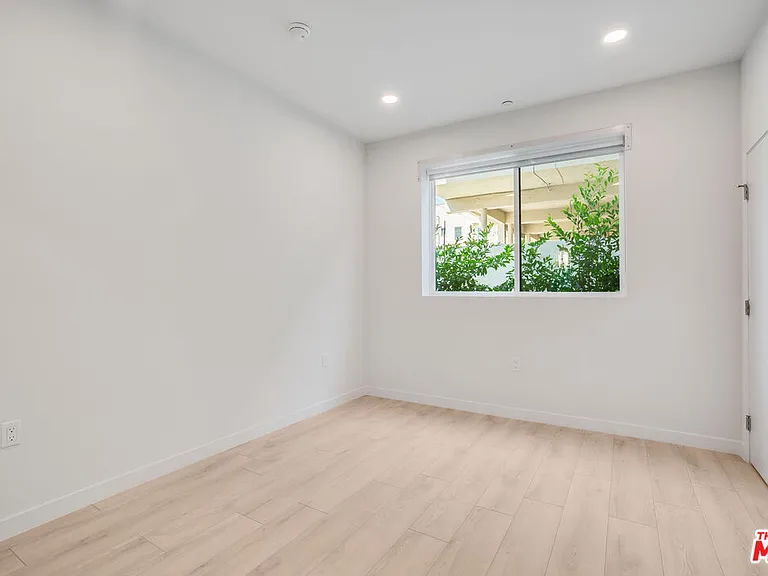 1021 S Shenandoah St #102 — Photo 8