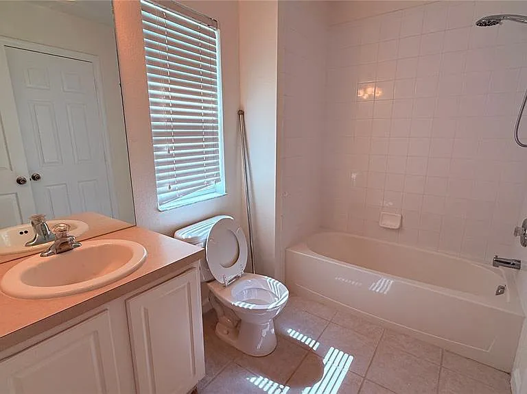 2529 Galliano Cir — Photo 29