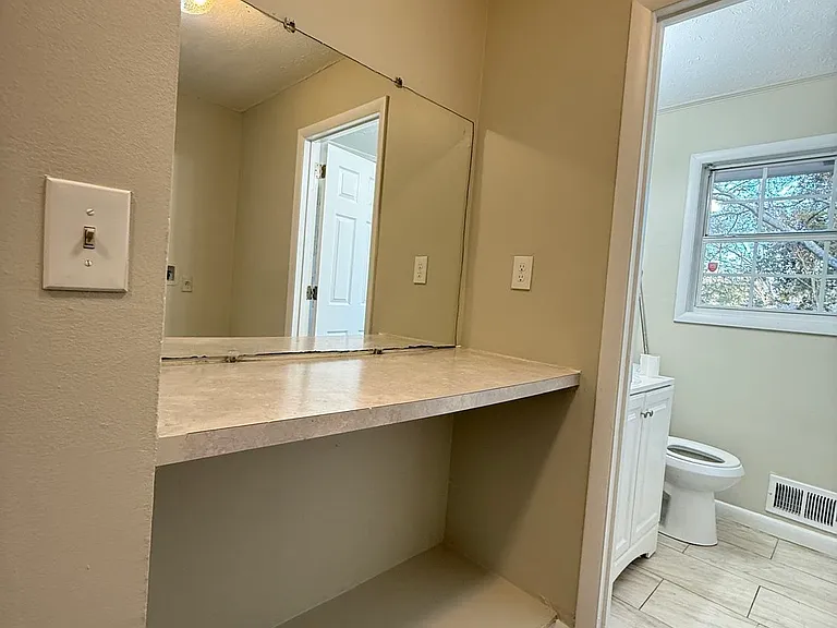 7016 Adel Ln — Photo 13