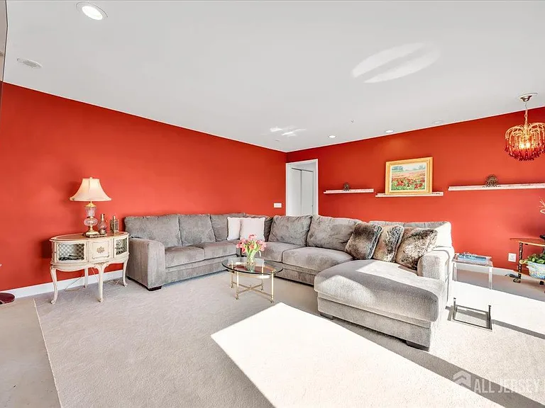 950 Sunset Rdg — Photo 19