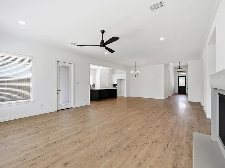 513 Fieldstone Ln — Photo 6
