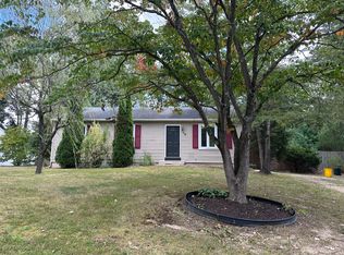 16 Woodside Ln, Sicklerville, NJ 08081