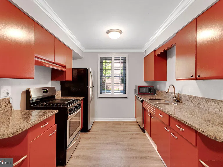 4225 N Henderson Rd #103 — Photo 6