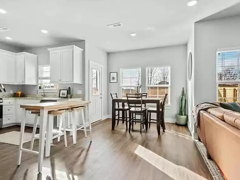Come live in this brand new duplex in the heart of NWA — Photo 7