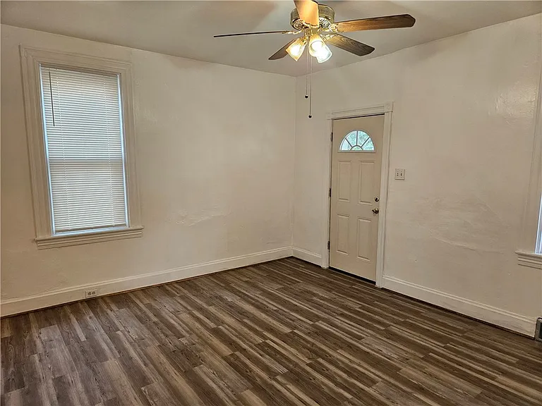 2212 Cronemeyer St — Photo 18