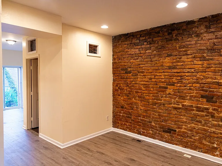 505 Denison St — Photo 16