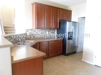 4th image of 601 Menaul Blvd NE Unit 703