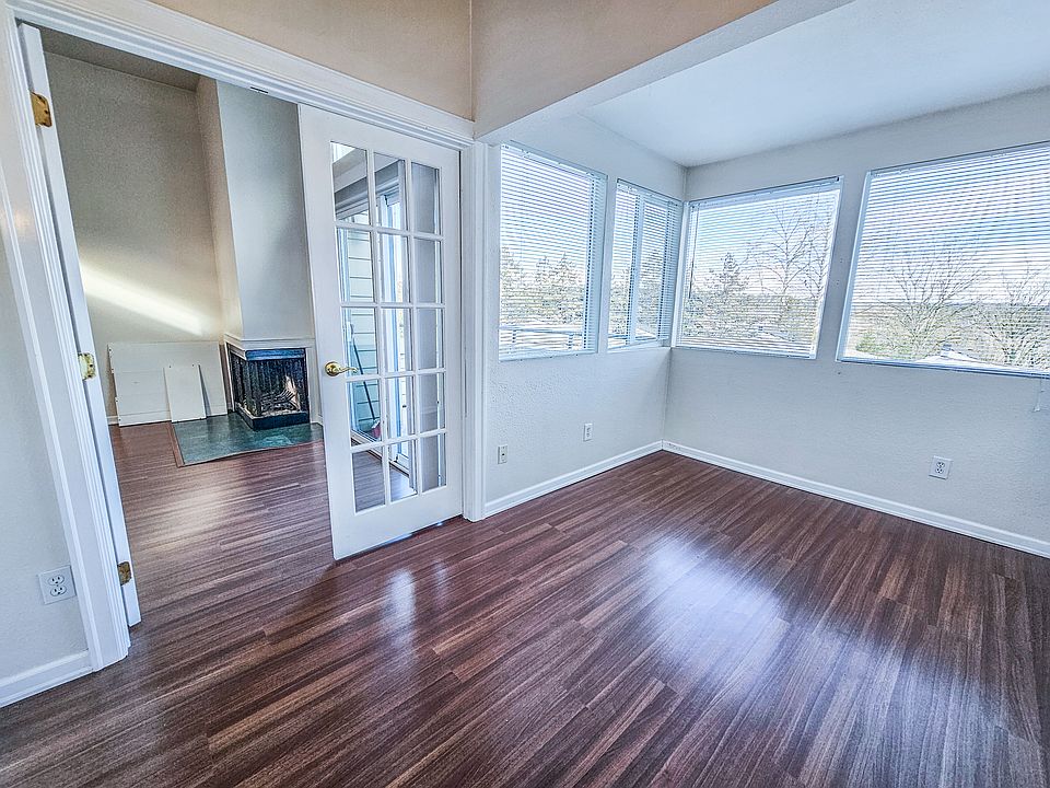 View inside the Bonus Den facing east, towards the Cascades. Beautiful view!