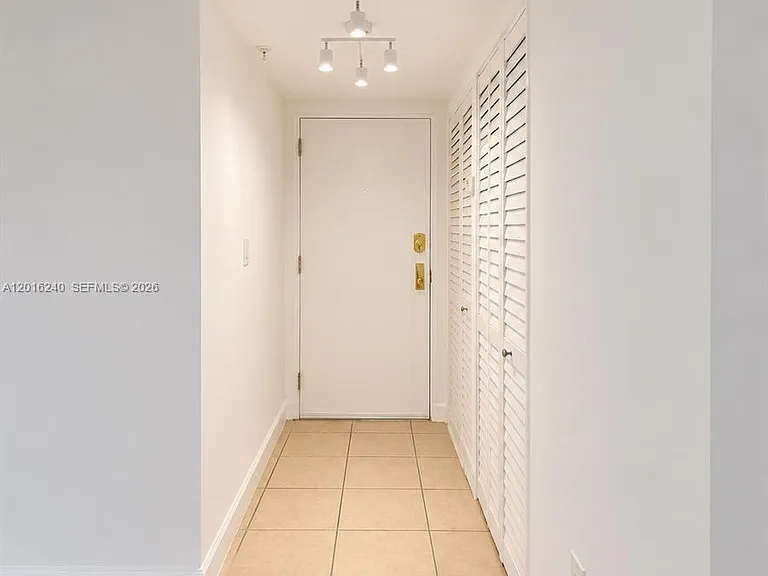 555 NE 30th St #404 — Photo 8