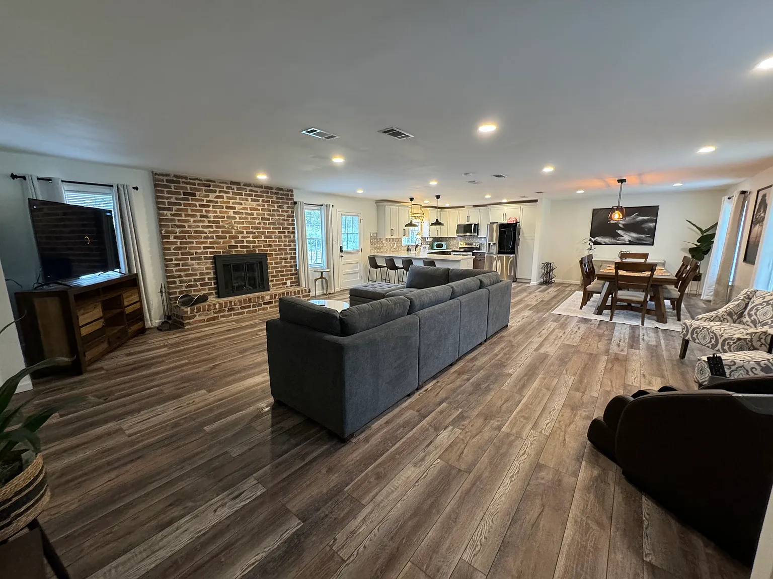3 bed, 1938 sqft, $3,600 — Photo 1