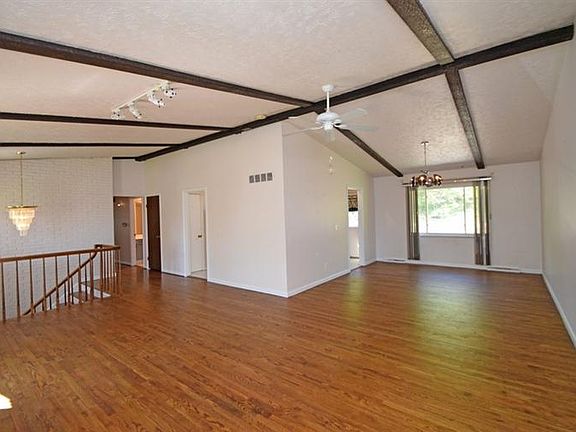 5th image of 8947 Roan Ln