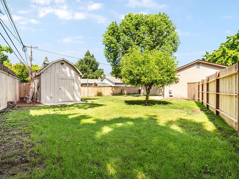 6120 Friendly Ct — Photo 32