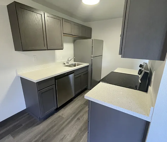 Shoreside Village Apartments — Photo 5