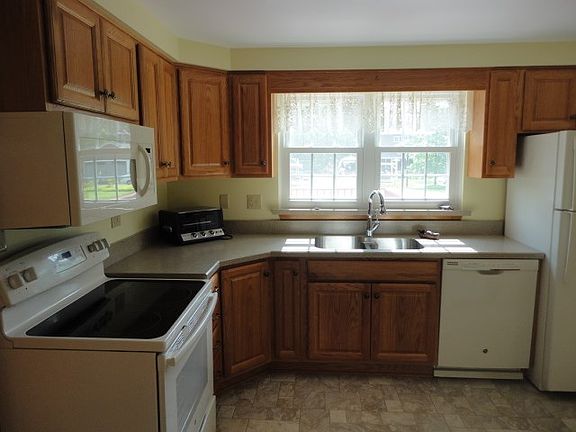 3rd image of 203 Woodland Dr