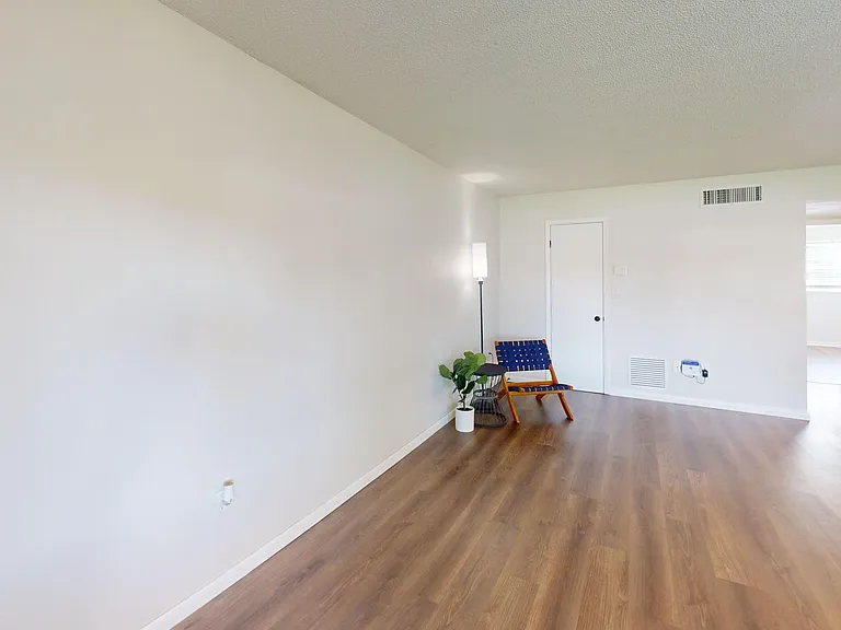 1700 Van Ness St — Photo 6
