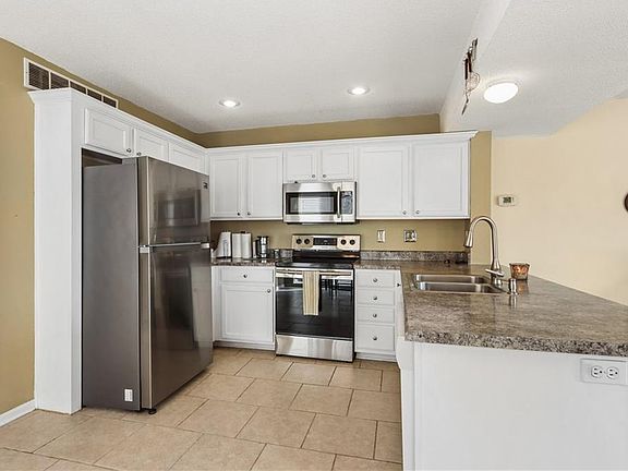 4th image of 8035 N Elmwood Ave