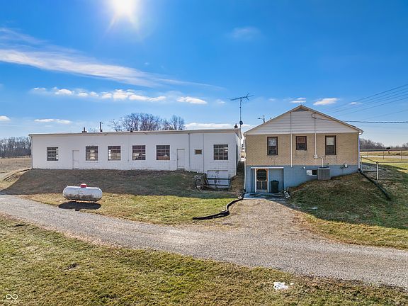 4th image of 3056 N County Road 850 E