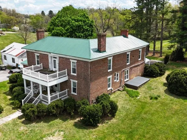402 S Main St, Rural Retreat, VA 24368
