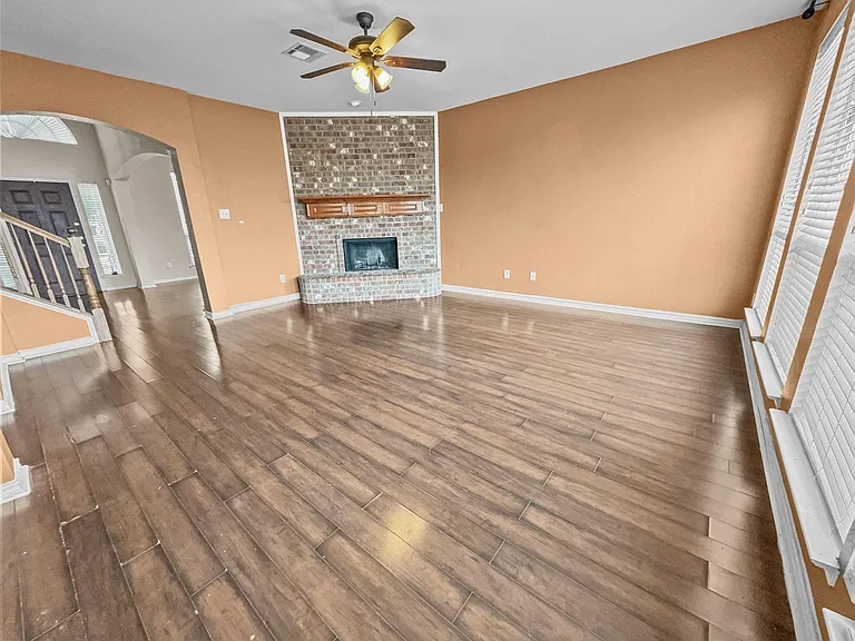 5530 Greensboro Dr — Photo 5