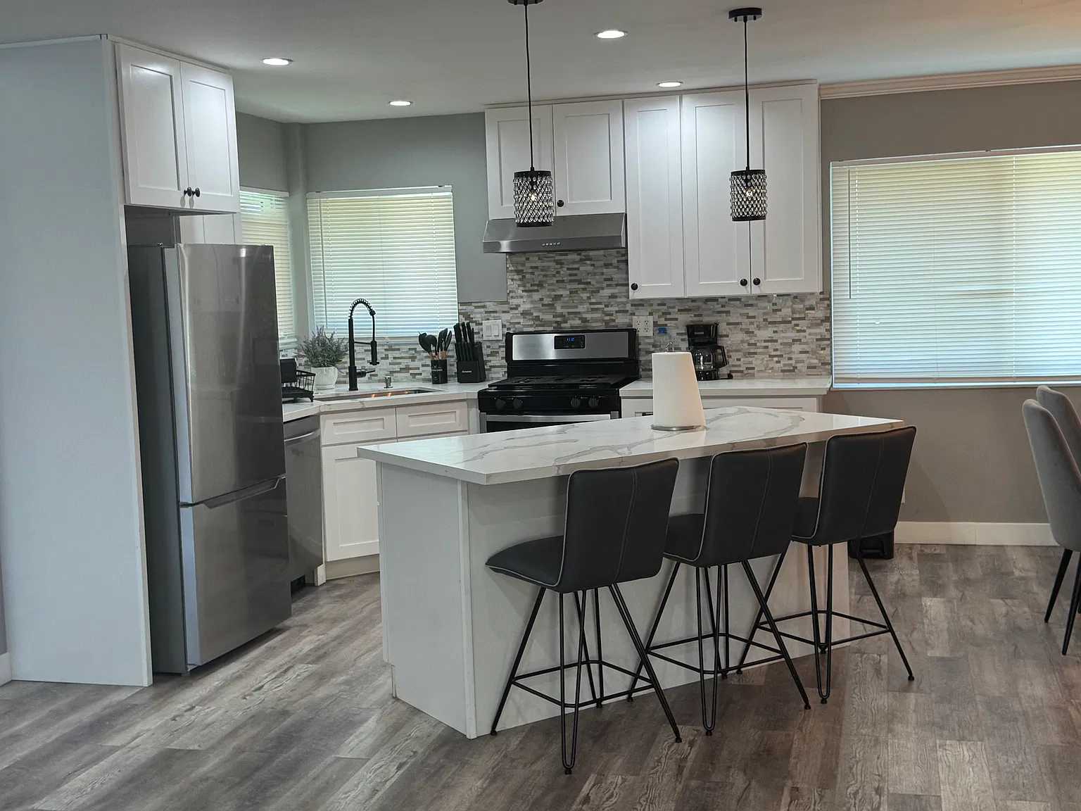 4 bed, 1484 sqft, $5,800 — Photo 1