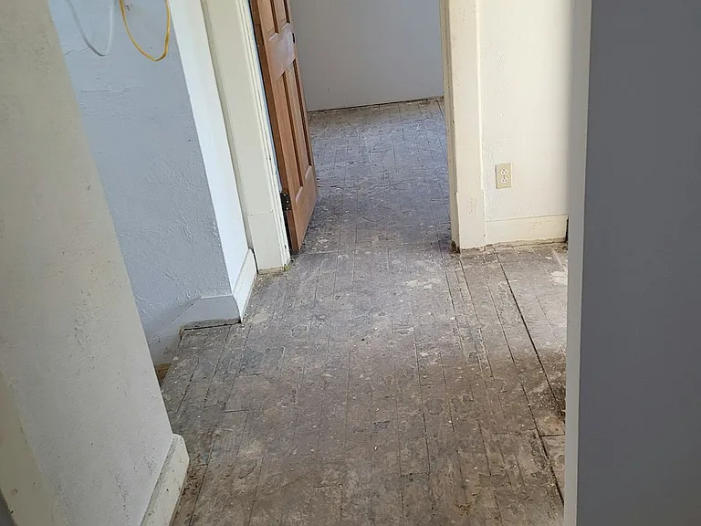 332 N French St — Photo 11