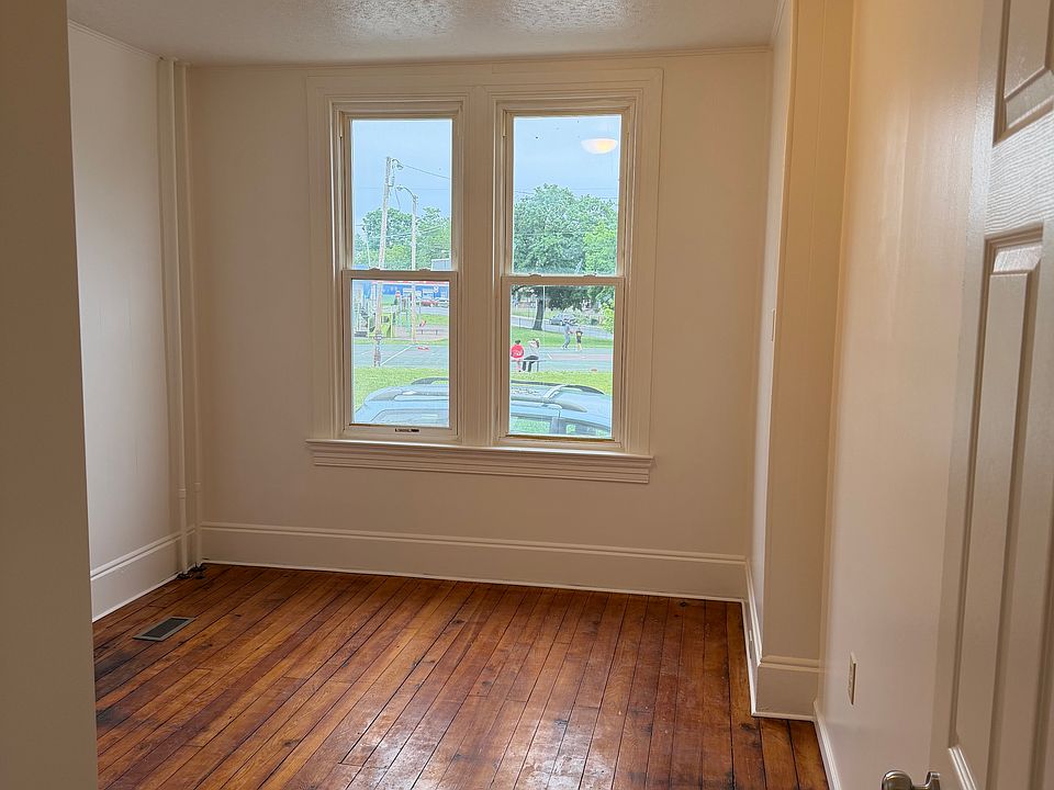 1st image of 318 Smith St Unit 1
