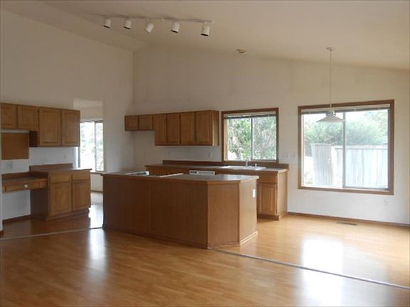 5th image of 8010 89th Ave SW