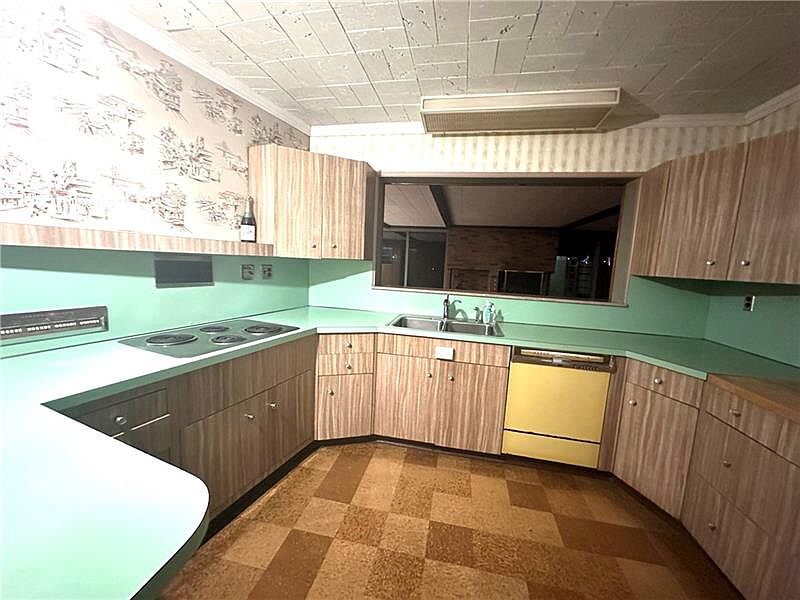 111 E Hazelcroft Ave, New Castle, PA 16105 Zillow