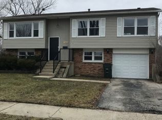 7903 Apache Ln, Woodridge, IL 60517